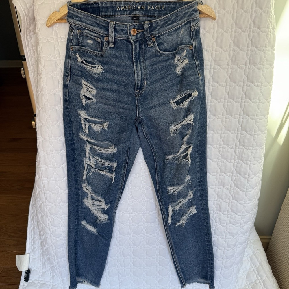 American Eagle Outfitters‎ Mom Jeans Blue Distressed Stretch Medium Wash Sz 2 - Picture 2 of 10